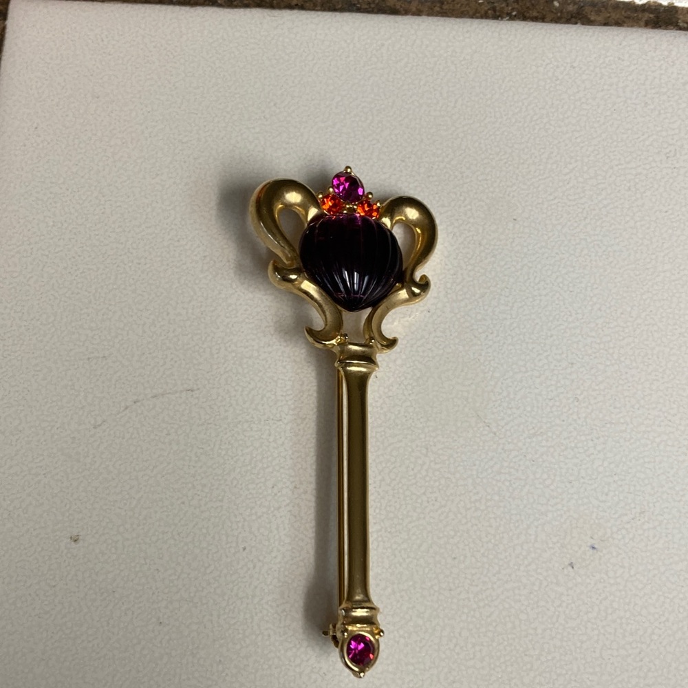GIVENCHY Elegant Gold and Pink Brooch